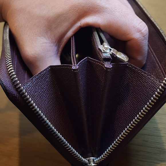 Louis Vuitton Epi Zippy Wallet - Picture 13 of 17